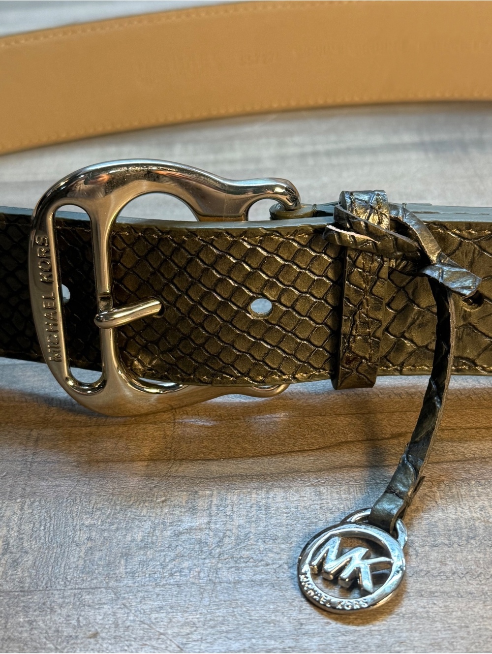 Michael Kors Medium Genuine Italian Leather Reptile Embossed 36” belt (be1/11cp)